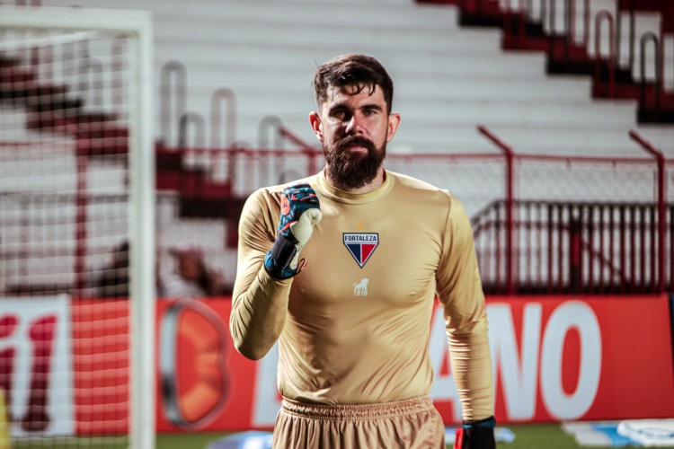 Goleiro Fernando Miguel é titular do Fortaleza 