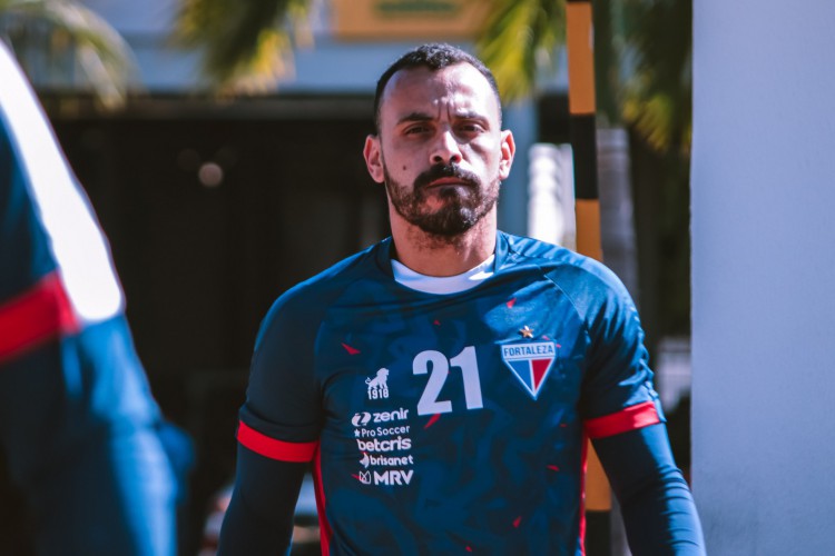 Atacante Moisés em treino do Fortaleza