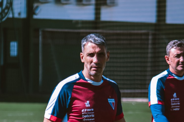 Técnico Juan Pablo Vojvoda em treino do Fortaleza no CT do Goiás, em Goiânia