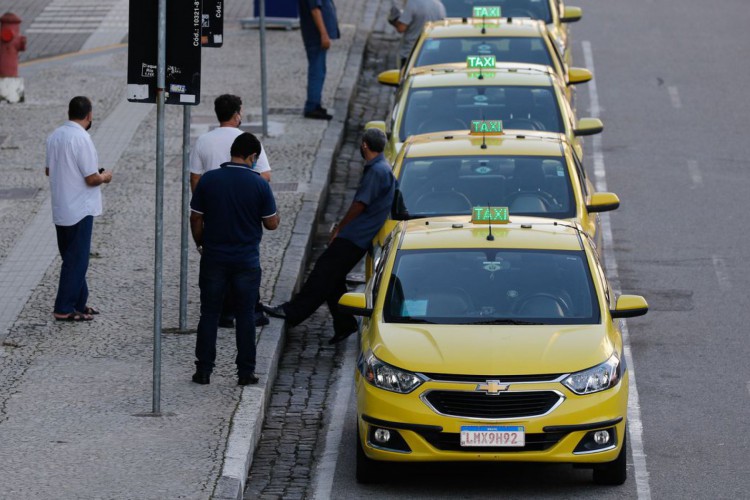 Veja regras e quem tem direito ao Auxílio Taxista