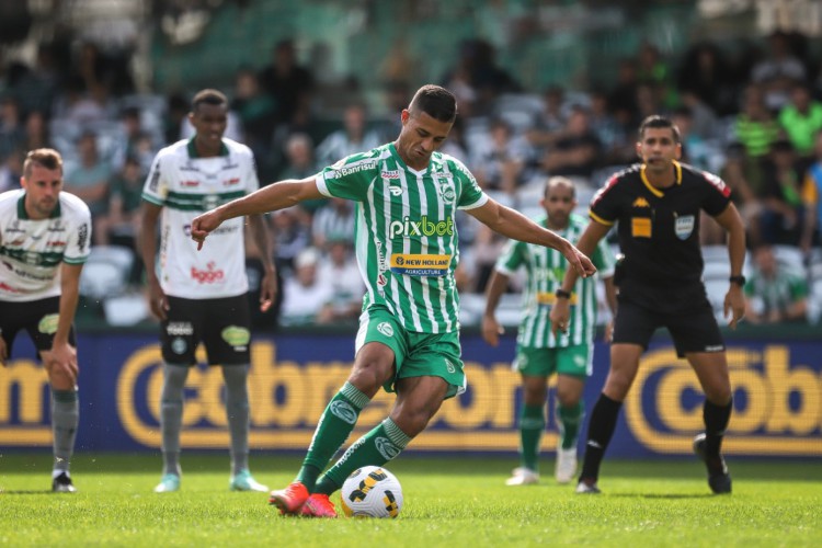 Atacante Ricardo Bueno é desfalque contra o Ceará. 