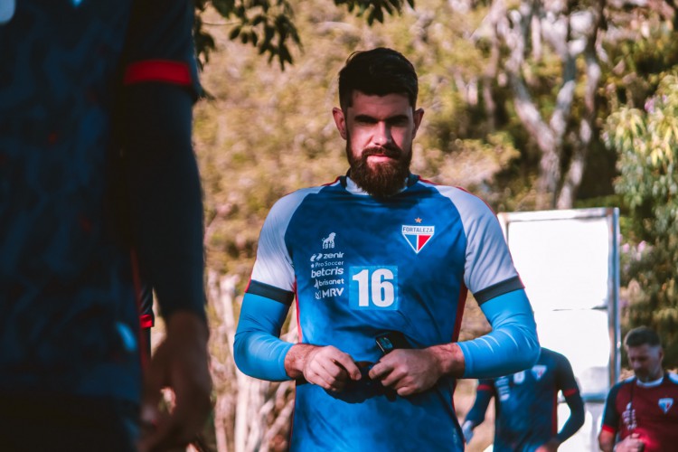 Goleiro Fernando Miguel em treino do Fortaleza em Atibaia, em São Paulo