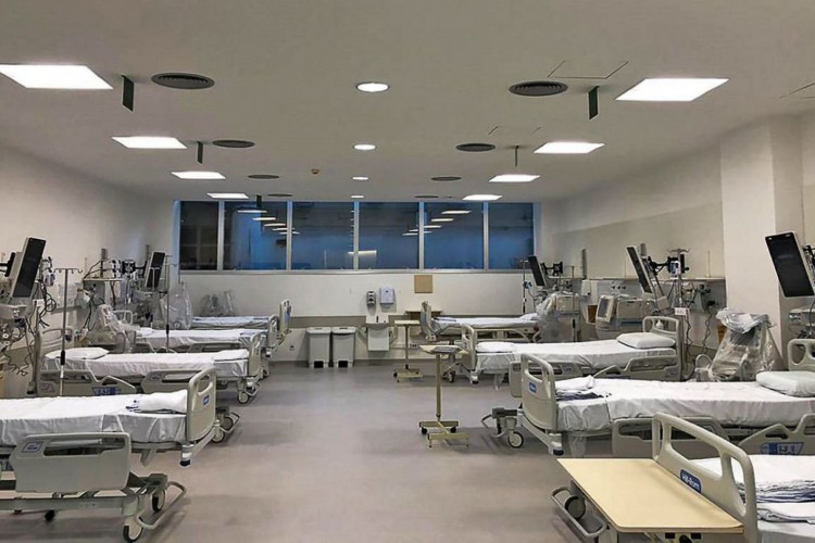 O Hospital de Clínicas de Porto Alegre (HCPA) ampliou sua capacidade de atendimento para pacientes de coronavírus que precisam de terapia intensiva. A instituição passou a contar com 99 leitos em um novo Centro de Terapia Intensiva (CTI). Até março, a unidade contava com 53 leitos. 