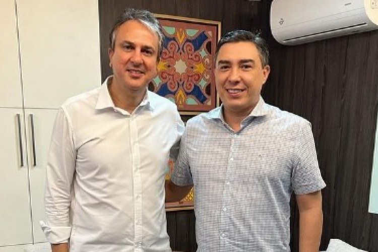 ￼PREFEITO de Chorozinho e presidente da Aprece, Dr. Júnior se reuniu sábado com Camilo Santana