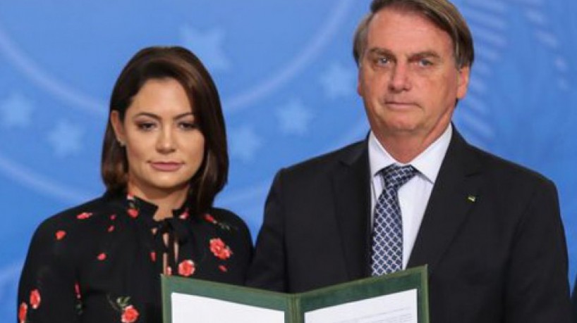 ￼MICHELLE e Jair Bolsonaro ficaram em silêncio durante depoimento