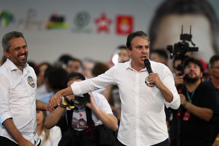 Elmano Freitas e Camilo Santana na convenção do PT, em Fortaleza.