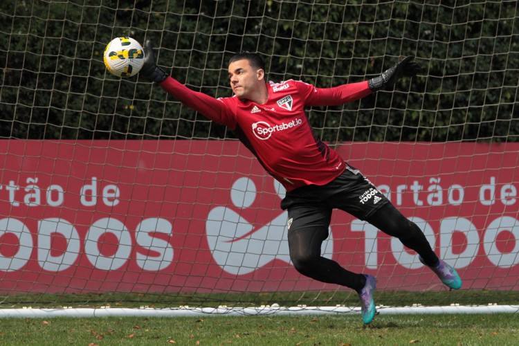 Goleiro Felipe Alves em treino do São Paulo no CT da Barra Funda