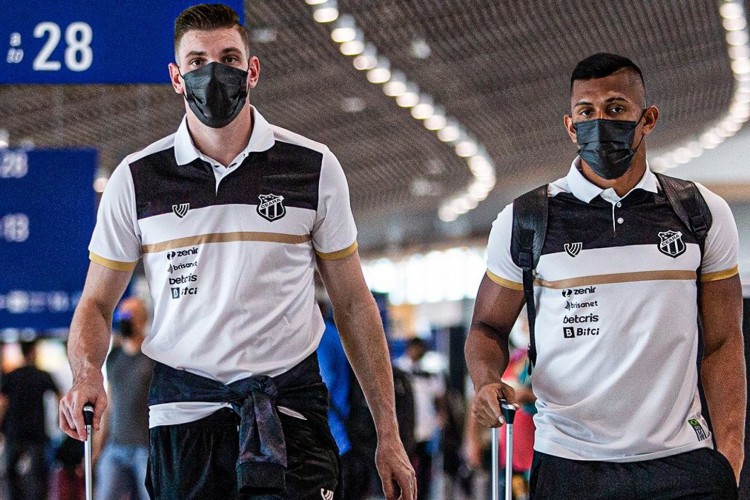 Jogadores do Ceará no aeroporto de Fortaleza