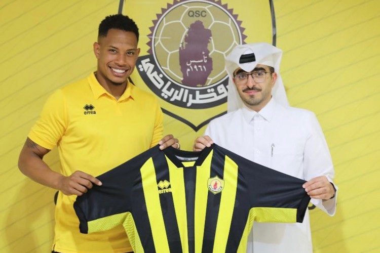 Matheus Jussa sendo apresentado pelo Qatar SC