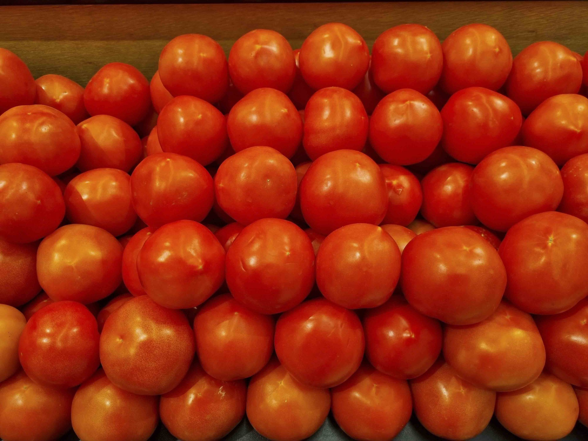 TOMATE foi o produto que apresentou a maior alta do semestre, de 53,53%  (Foto: Carol Kossling)