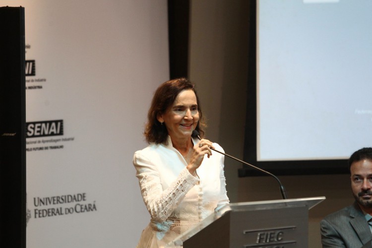 FORTALEZA CE, BRASIL, 03.08.2022:  Izolda Cela, governadora do Ceará e 1º Edição do FIEC Summit sobre o tema hidrogênio verde com o  Ministro de Estado do Meio Ambiente, Joaquim Leite. Fiec.   (fotos: Fabio Lima/O POVO)