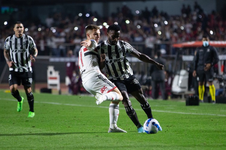 Mendoza no jogo entre São Paulo e Ceará pelas quartas de final da Copa Sul-Americana 2022