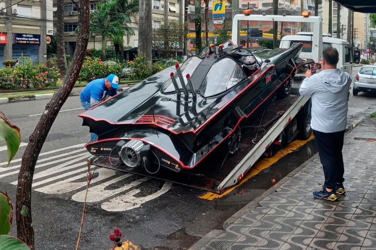 O Batmóvel fazia parte de atração do 1º Bat-Encontro de Fãs de Batman da Baixada Santista
