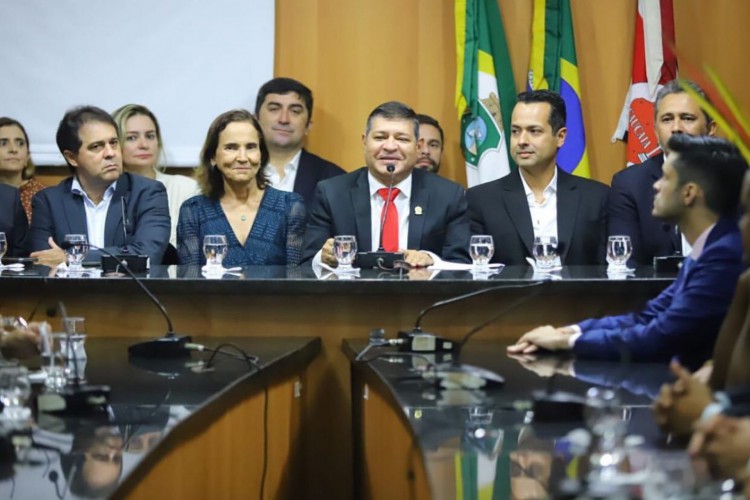 Izolda recebeu título de cidadania em evento com presença de Evandro Leitão e Elmano Freitas 