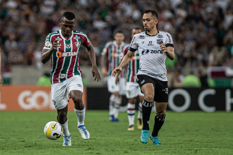 Atacante Jhon Arias e meia-atacante Lima no jogo Fluminense x Ceará, no Maracanã, pelo Campeonato Brasileiro Série A