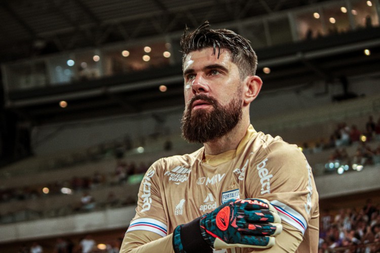 Goleiro Fernando Miguel vive boa fase na temporada 2022