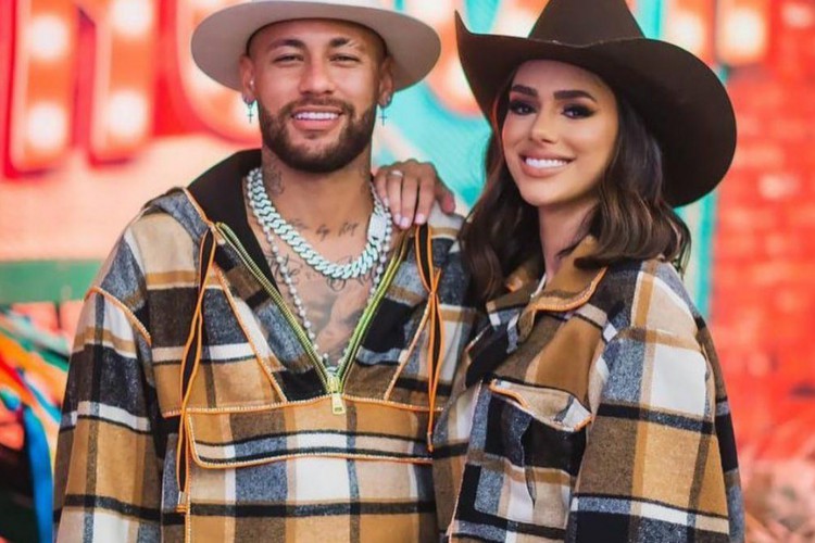 Um ano após revelação de traição, Neymar passa o Dia dos Namorados com Bruna Biancardi
