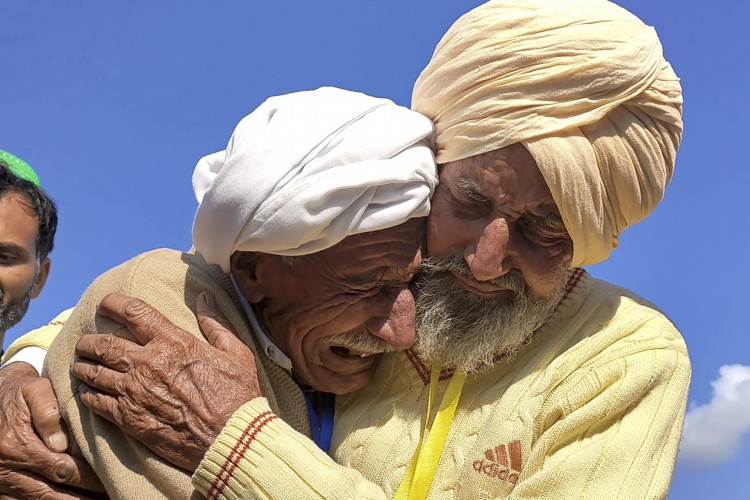 Os irmãos Sika e Sadi Khan, separados pela separação da Índia e do Paquistão, se reencontraram 75 anos depois com ajuda do youtuber Nasir Dhillon