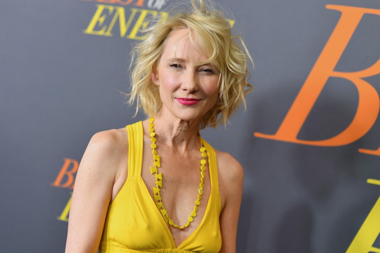 Anne Heche teve morte cerebral após acidente de carro