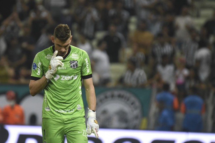 O goleiro João Ricardo lamentou a derrota do Ceará para o Coritiba, fora de casa, em duelo válido pela 28° rodada do Brasileirão 