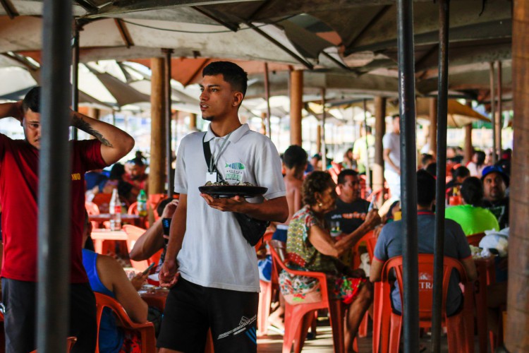 FORTALEZA, CE, BRASIL, 13.08.2022: Movimentação Mercado dos Peixes inicio de feriado e vespera de dias dos pais (Foto: Thais Mesquita/OPOVO)