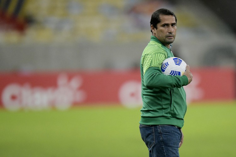 Técnico Gustavo Morínigo no jogo Flamengo x Coritiba, no Maracanã, pela Copa do Brasil 2021