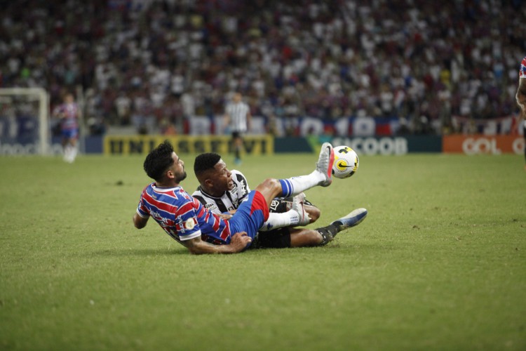 Fortaleza e Ceará se enfrentaram no último domingo, 14, na Arena Castelão