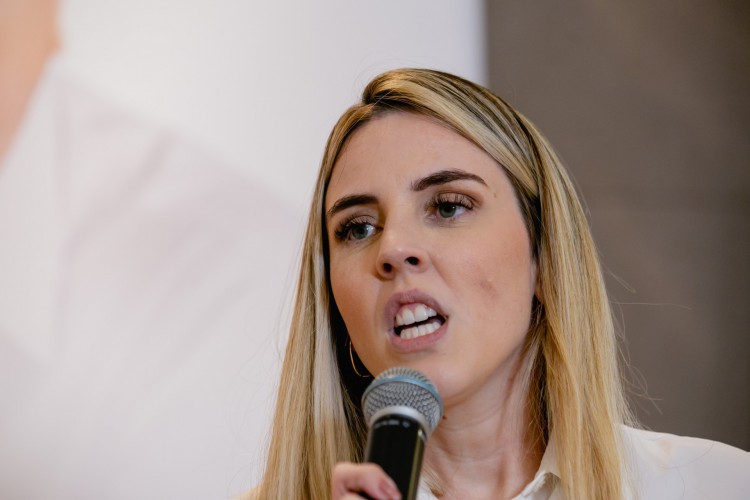 Jade Romero, do MDB, é candidata a vice-governadora na chapa de Elmano Freitas, do PT