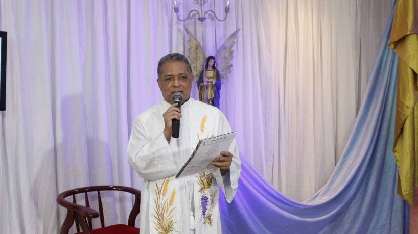 FORTALEZA CE, BRASIL, 15.08.2022: Padre Ivan da paróquia do santuário de Nossa Senhora de Fátima. Transmissão virtual da Caminhada com Maria. Cripta da Catedral.  (fotos: Fabio Lima/O POVO)