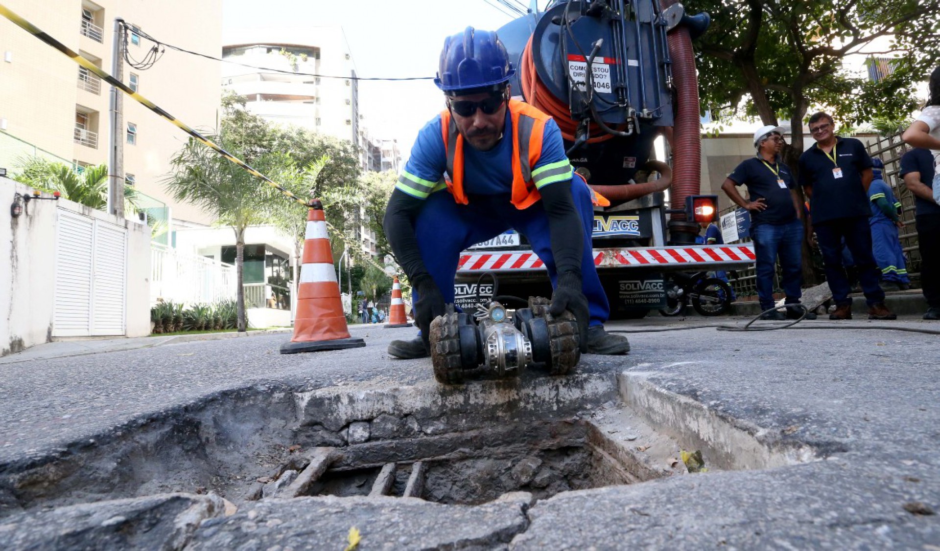 A coleta ocorreu com o auxílio de um robô do projeto Vídeo Inspeção, e faz parte das iniciativas realizadas pela Secretaria do Urbanismo e Meio Ambiente (Seuma).
