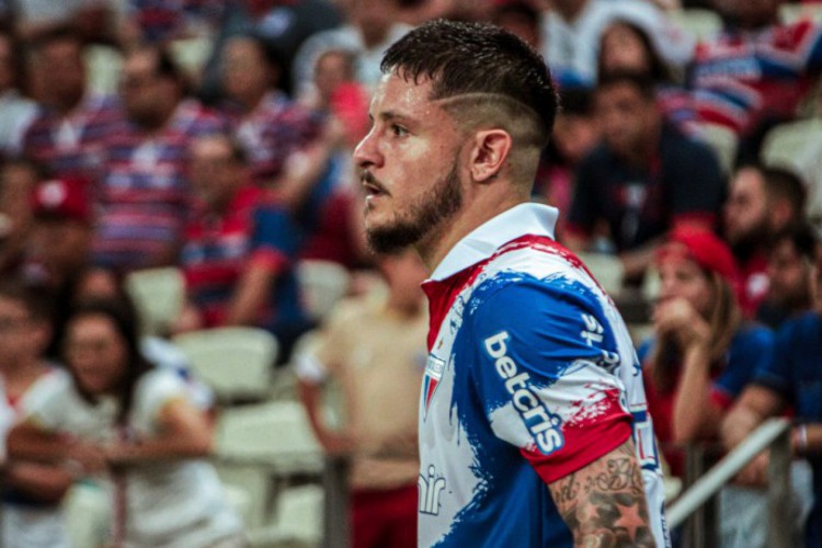 Meia Lucas Crispim no jogo Fortaleza x Internacional, na Arena Castelão, pelo Campeonato Brasileiro Série A (foto: Mateus Lotif/Fortaleza EC)                           