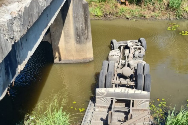 Motorista sofreu lesões graves