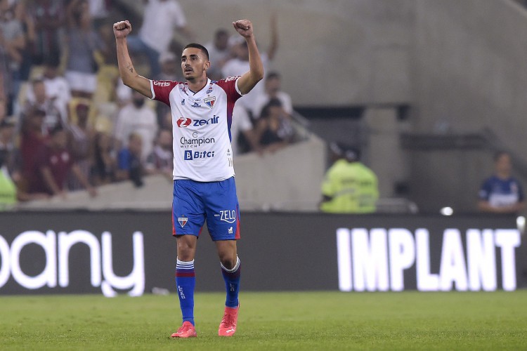 Atacante Thiago Galhardo comemora gol no jogo Fluminense x Fortaleza, no Maracanã, pela Copa do Brasil 2022