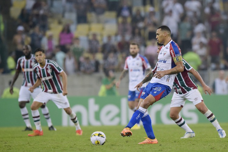 Zagueiro Titi no jogo Fluminense x Fortaleza, no Maracanã, pela Copa do Brasil 2022