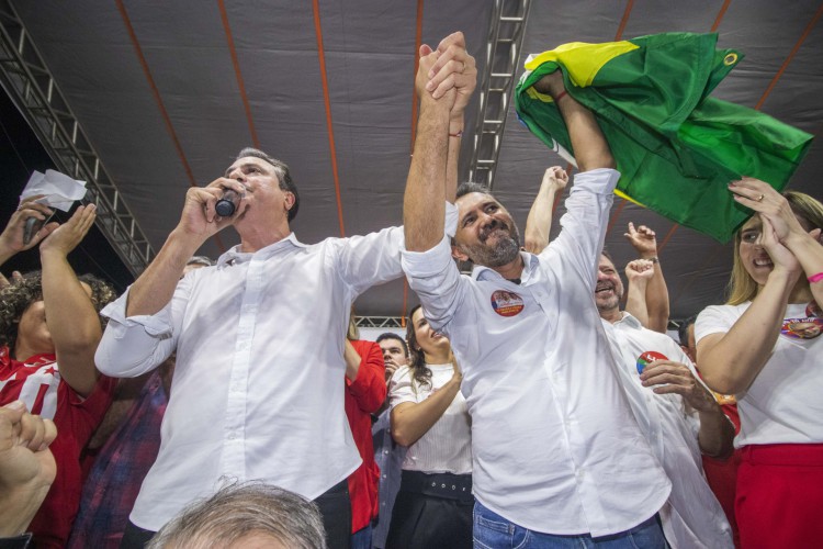 Elmano e Camilo participaram de inauguração de comitê na noite desta segunda-feira, 22, em Fortaleza