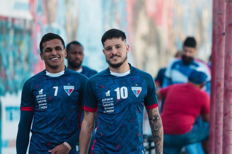 Atacante Robson e meia Lucas Crispim em treino do Fortaleza no Centro de Excelência Alcides Santos, no Pici