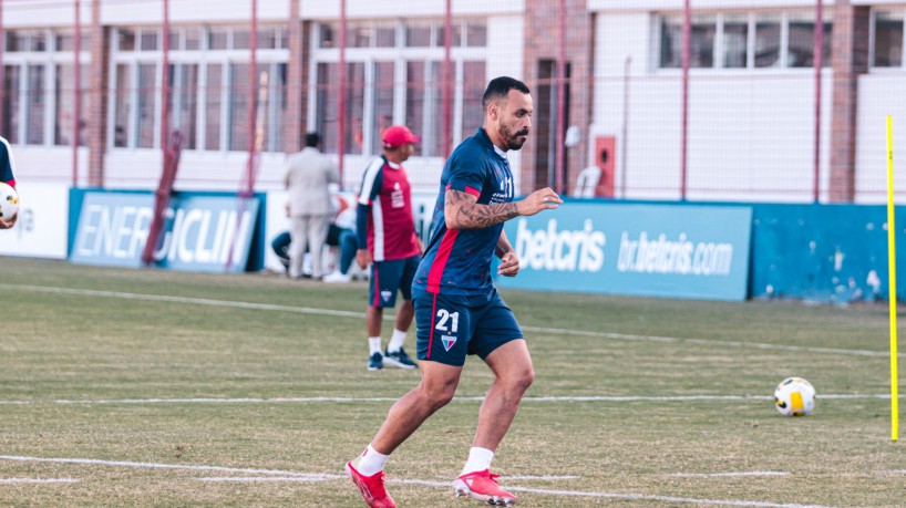 Atacante Moisés em treino do Fortaleza no Centro de Excelência Alcides Santos, no Pici