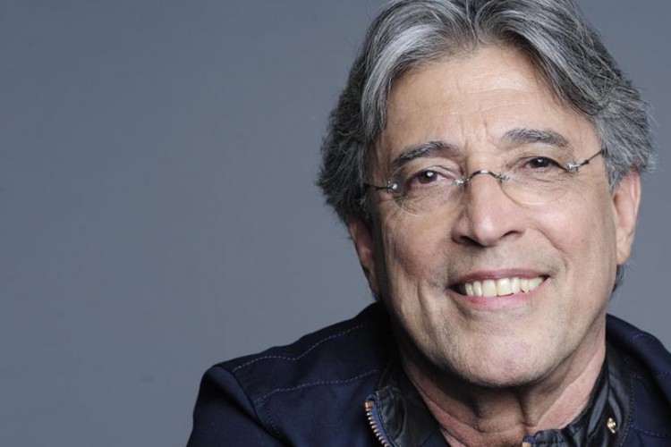 Ivan Lins faz show gratuito no São Luiz, com abertura de Anna Canário