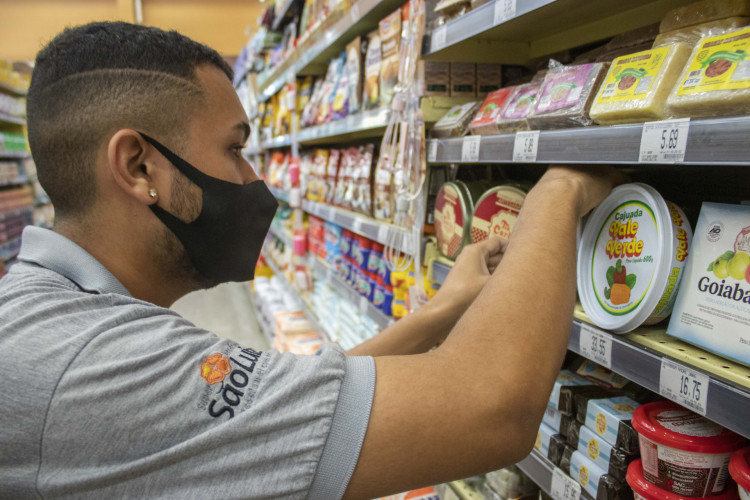 Produtos derivados do caju ganham espaço nas prateleiras dos supermercados