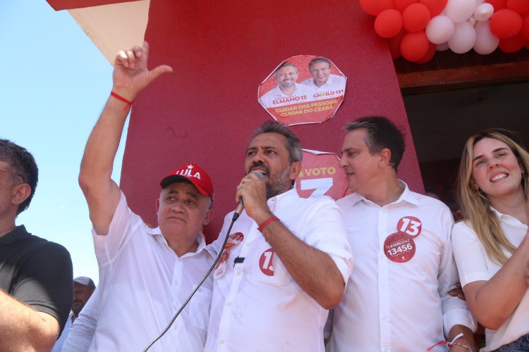 José Guimarães, Elmano Freitas, Camilo Santana e Jade Romero em evento em Quixeramobim