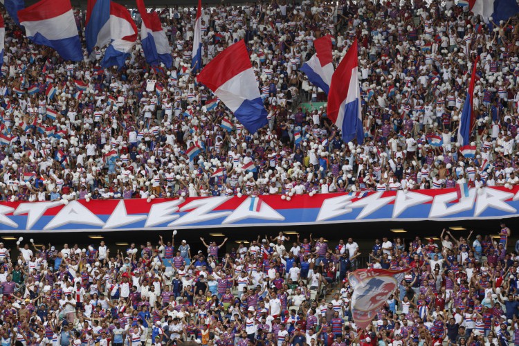 Torcida tricolor promete bom público no Castelão