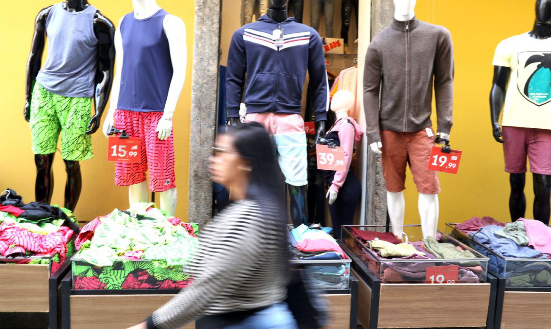 ￼COMÉRCIO deve crescer 2% em vendas no período em relação ao ano passado (Foto: Tânia Rêgo/Agência Brasil)