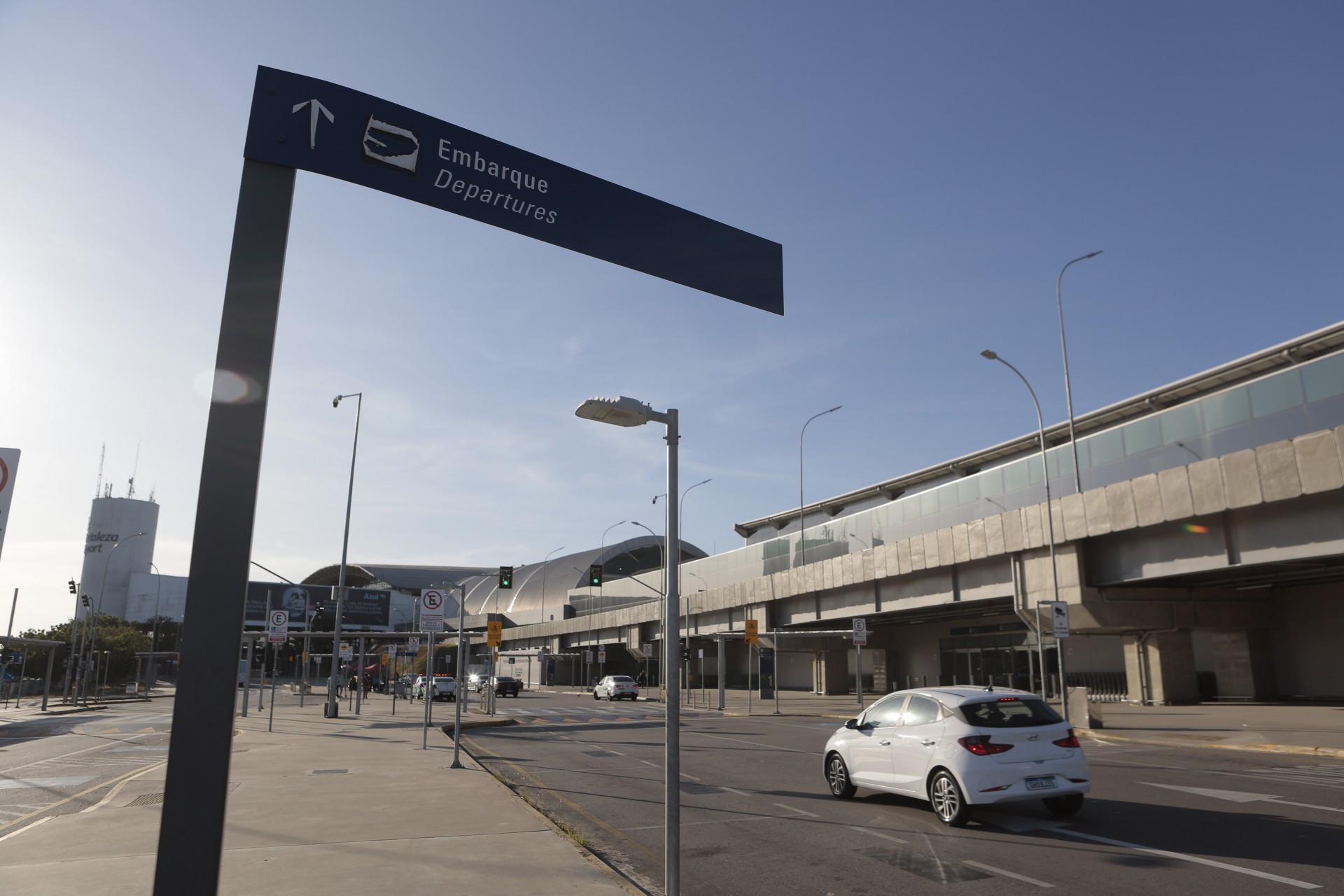 FORTALEZA CE, BR, 30.08.22 Cancela de cobrança para acesso ao Aeroporto Pinto Martins  (Fco Fontenele/O POVO) (Foto: FCO FONTENELE)