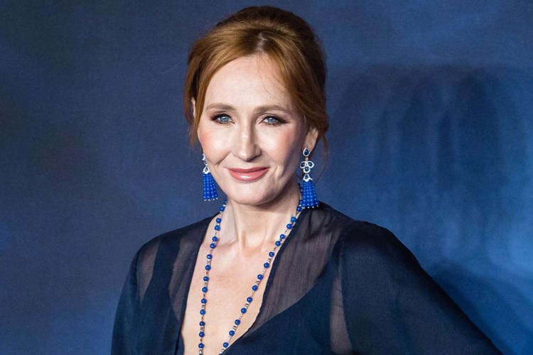 J.K. Rowling escreveu livro sobre mulher transfóbica que é assassinada