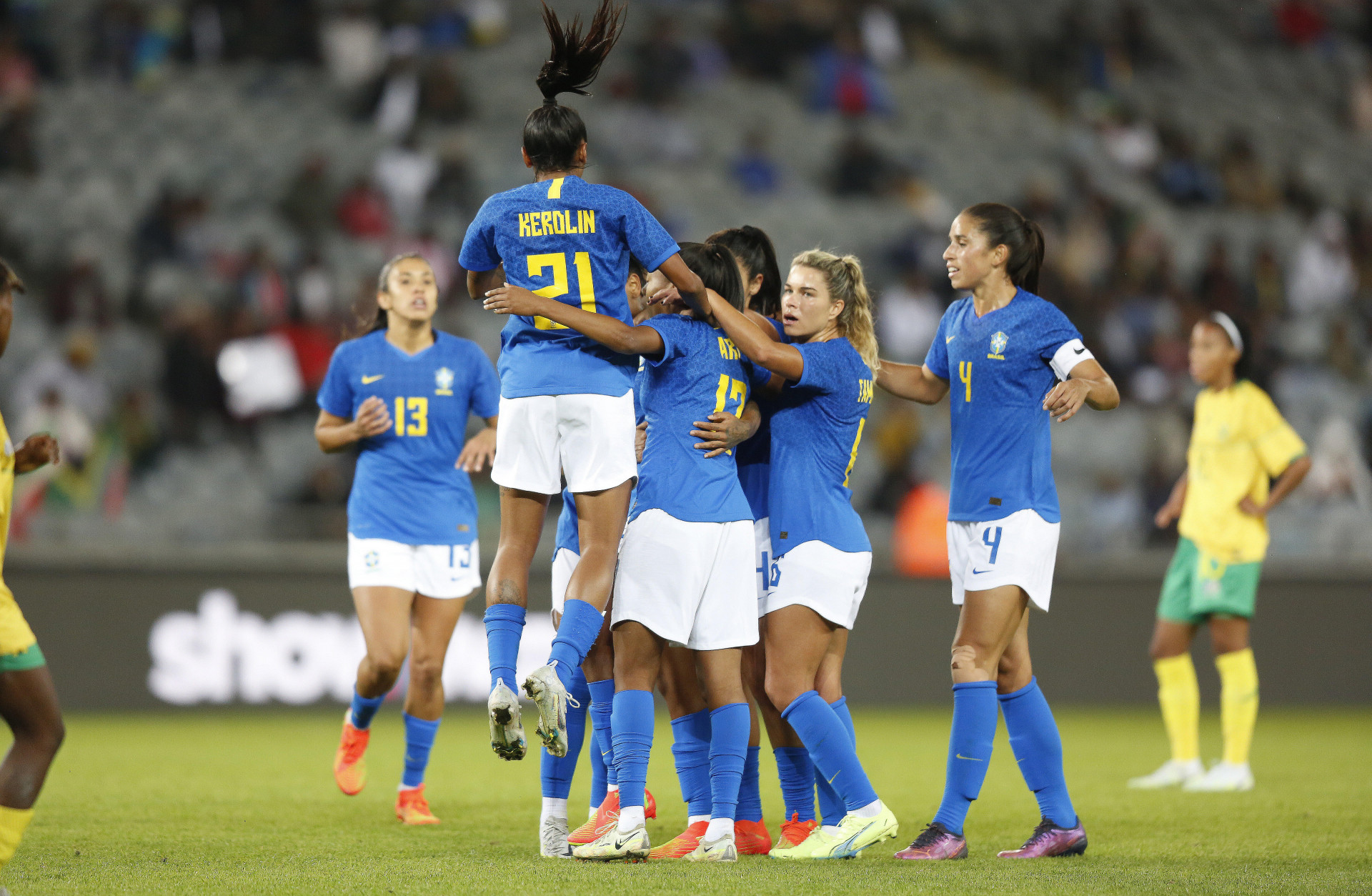 Jogadoras da seleção brasileira feminina comemoram gol no amistoso África do Sul x Brasil, em Johanesburgo (Foto: Rafael Ribeiro / CBF)