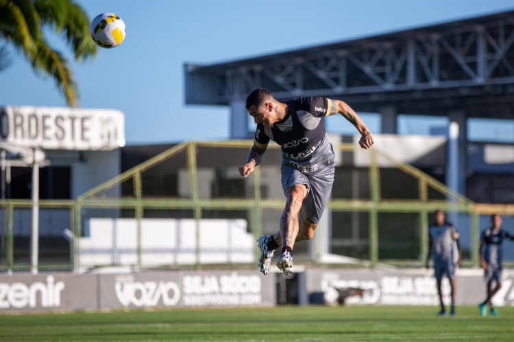 Vina segue treinando normalmente na pré-temporada do Ceará