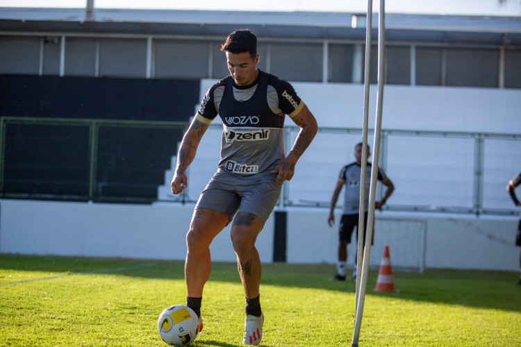 Meia-atacante Diego Rigonato em treino do Ceará no estádio Carlos de Alencar Pinto, em Porangabuçu