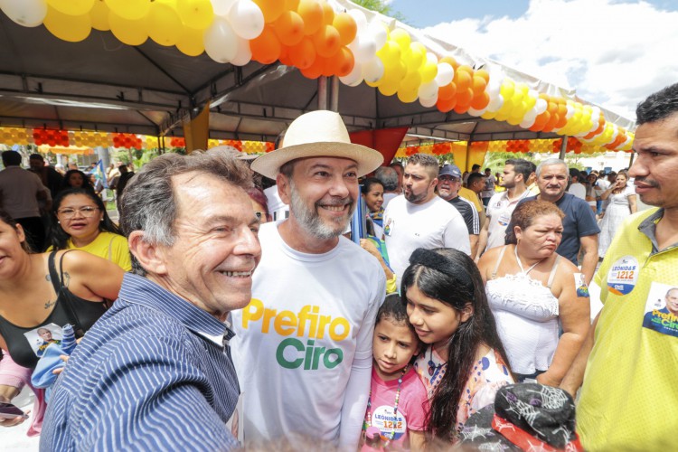 CEARÁ, FORTALEZA, 03-09-2022: Ivo Gomes participa de adesivaço da campanha do candidato Ciro Gomes, em Sobral (Foto: Fernanda Barros/ O Povo)