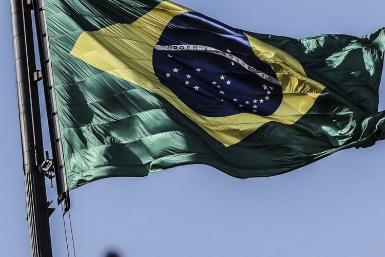 Bandeira do Brasil na Esplanada dos Ministérios, que recebeu preparativos para o desfile cívico-militar de 7 de Setembro. 