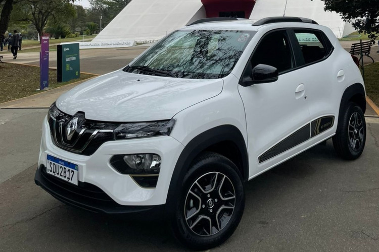 Um dos destaques do Kwid E-Tech 100% elétrico é a facilidade para recarregar a bateria